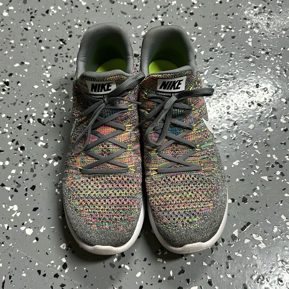 Men’s Nike sneakers